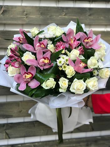 Букет цветов из: Розы и Хризантемы в Уваровском