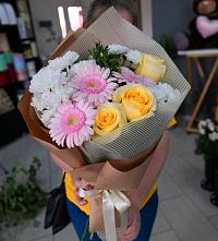 Букет цветов из:  Герберы, Розы и Хризантемы в Уваровском