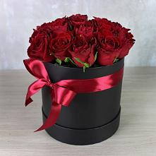 Цветочная композиция из Розы в шляпной коробке в Уваровском